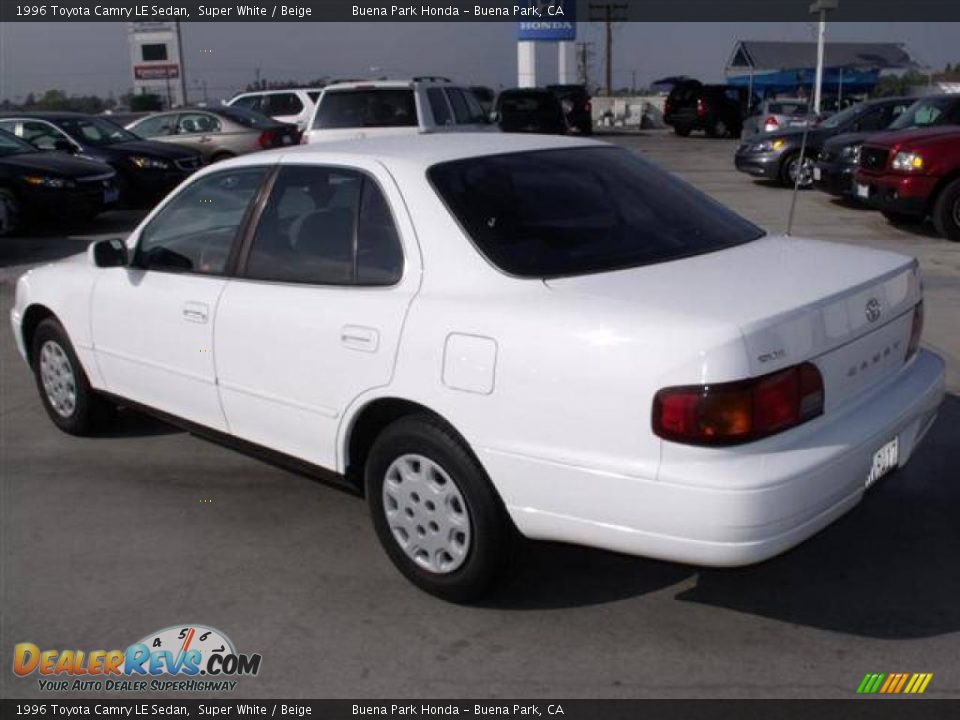 1996 Toyota Camry LE Sedan Super White / Beige Photo #5