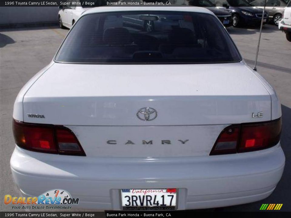 1996 Toyota Camry LE Sedan Super White / Beige Photo #6