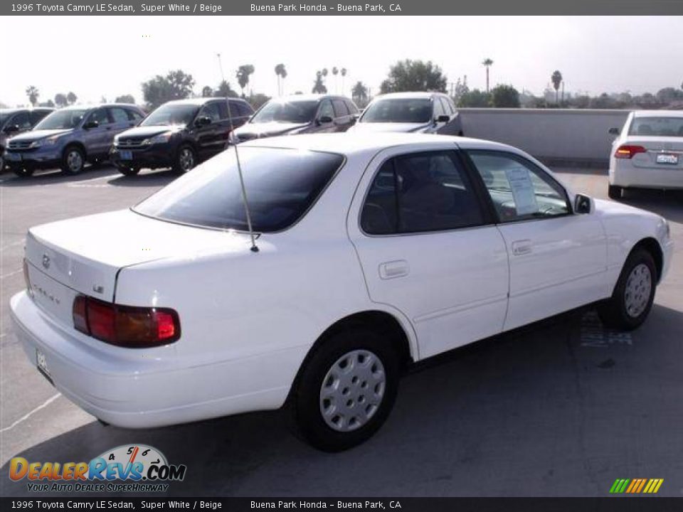 1996 Toyota Camry LE Sedan Super White / Beige Photo #7