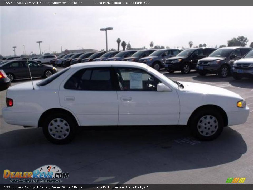 1996 Toyota Camry LE Sedan Super White / Beige Photo #8