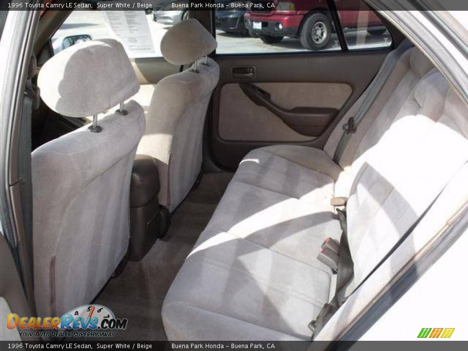 1996 Toyota Camry LE Sedan Super White / Beige Photo #16