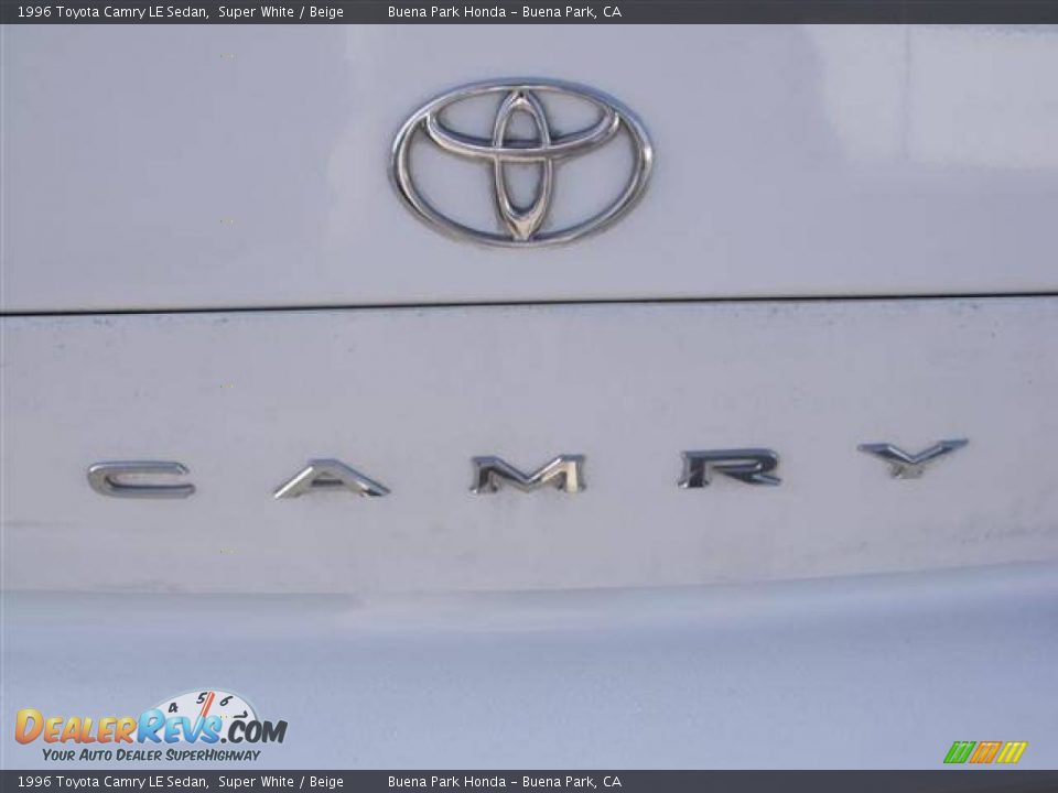 1996 Toyota Camry LE Sedan Super White / Beige Photo #27