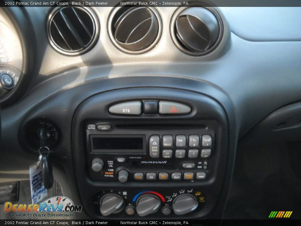 Controls of 2002 Pontiac Grand Am GT Coupe Photo #17
