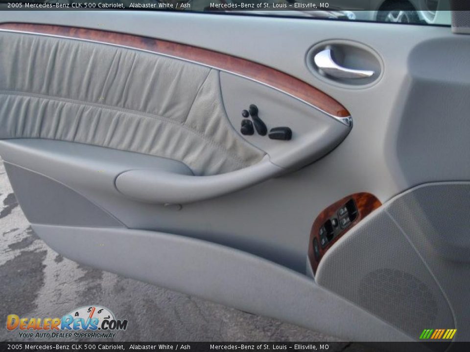 Door Panel of 2005 Mercedes-Benz CLK 500 Cabriolet Photo #21