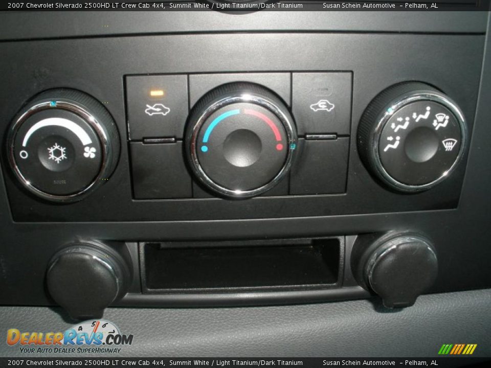 Controls of 2007 Chevrolet Silverado 2500HD LT Crew Cab 4x4 Photo #26