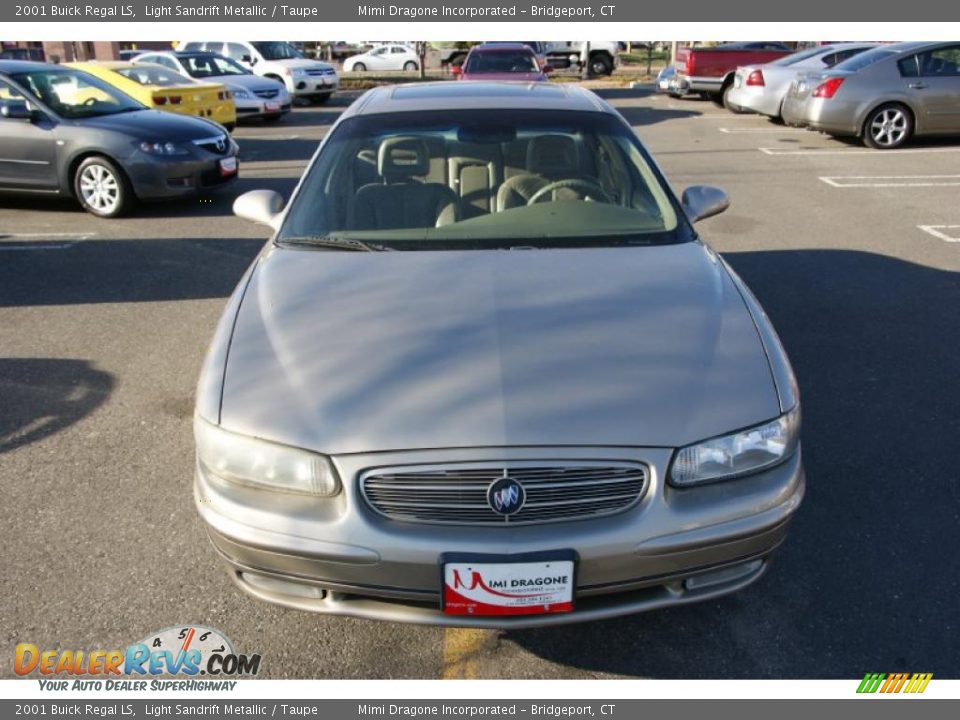 2001 Buick Regal LS Light Sandrift Metallic / Taupe Photo #2