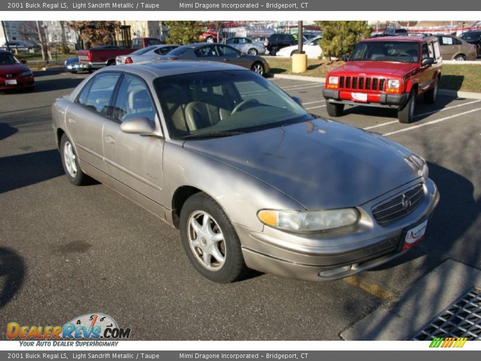 2001 Buick Regal LS Light Sandrift Metallic / Taupe Photo #3