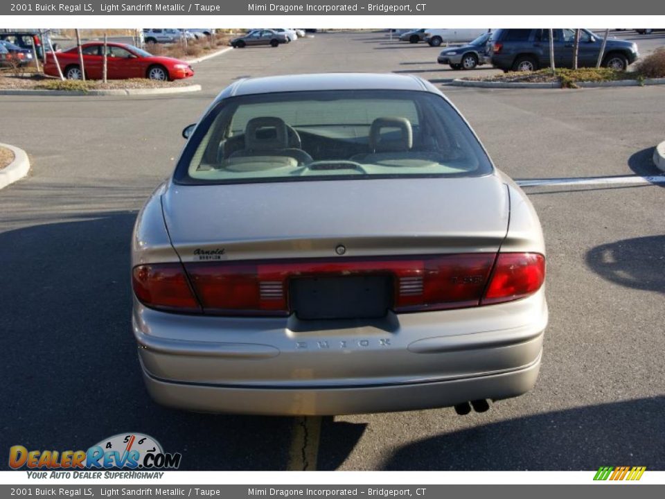 2001 Buick Regal LS Light Sandrift Metallic / Taupe Photo #5