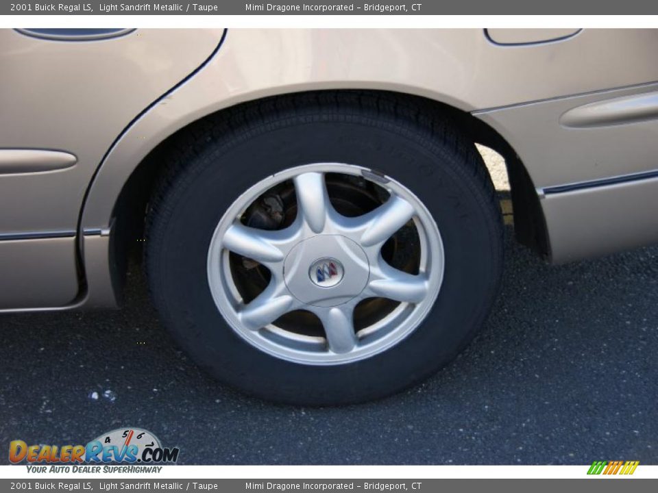 2001 Buick Regal LS Light Sandrift Metallic / Taupe Photo #7
