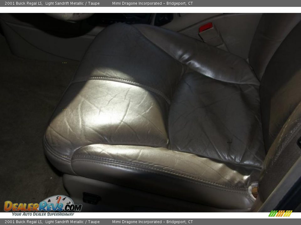 2001 Buick Regal LS Light Sandrift Metallic / Taupe Photo #9