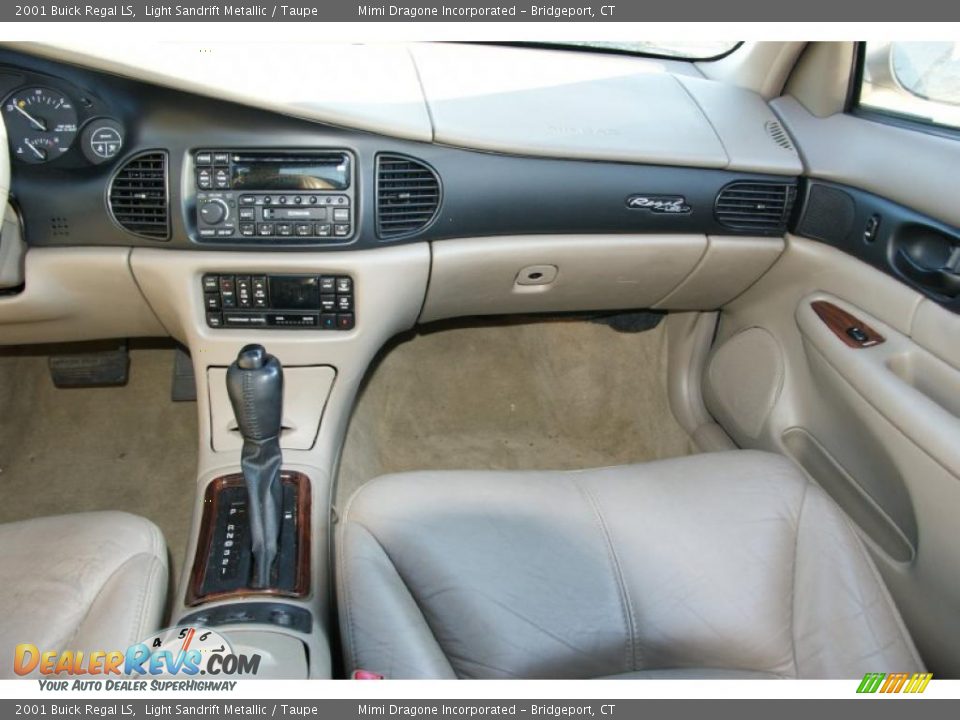 2001 Buick Regal LS Light Sandrift Metallic / Taupe Photo #14