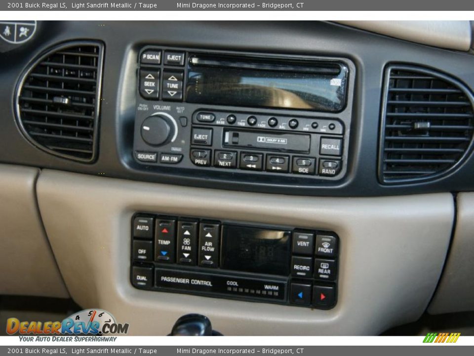 2001 Buick Regal LS Light Sandrift Metallic / Taupe Photo #15