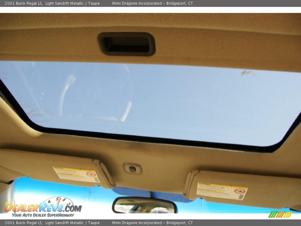 2001 Buick Regal LS Light Sandrift Metallic / Taupe Photo #16