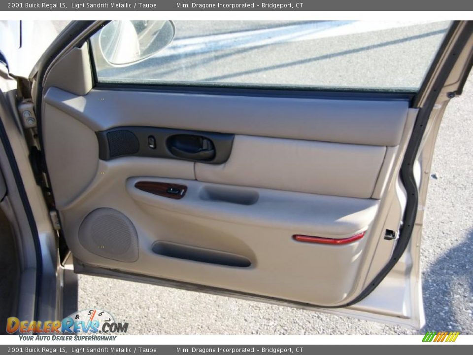 2001 Buick Regal LS Light Sandrift Metallic / Taupe Photo #19