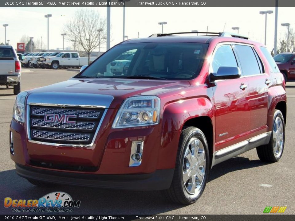 Front 3/4 View of 2010 GMC Terrain SLT AWD Photo #2
