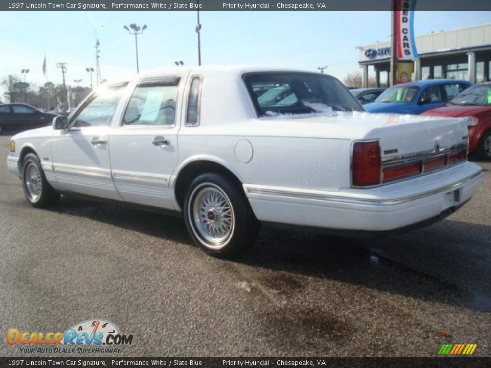 1997 Lincoln Town Car Signature Performance White / Slate Blue Photo #4