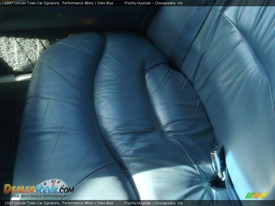 1997 Lincoln Town Car Signature Performance White / Slate Blue Photo #12