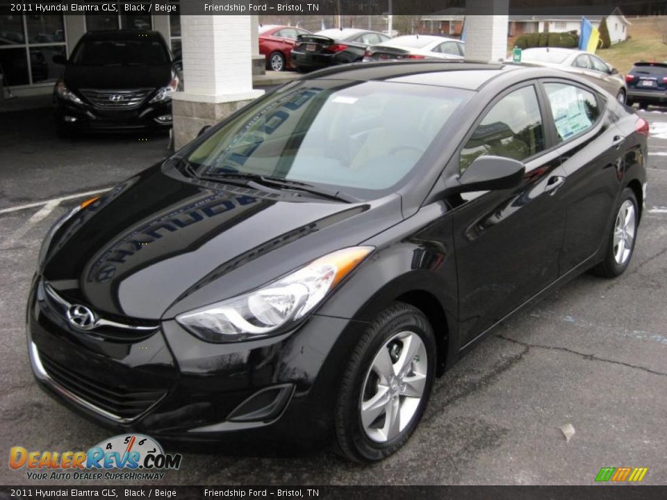 Front 3/4 View of 2011 Hyundai Elantra GLS Photo #2