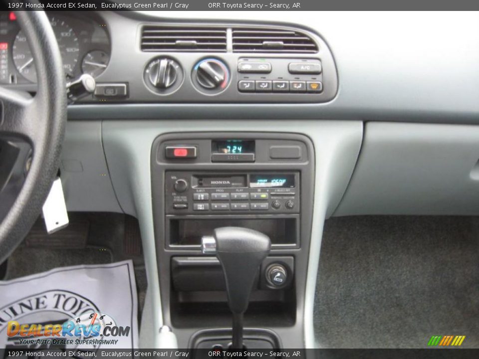 Controls of 1997 Honda Accord EX Sedan Photo #10