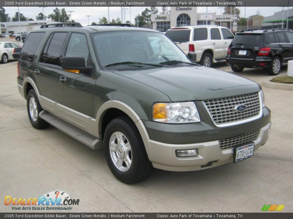 Front 3/4 View of 2005 Ford Expedition Eddie Bauer Photo #7