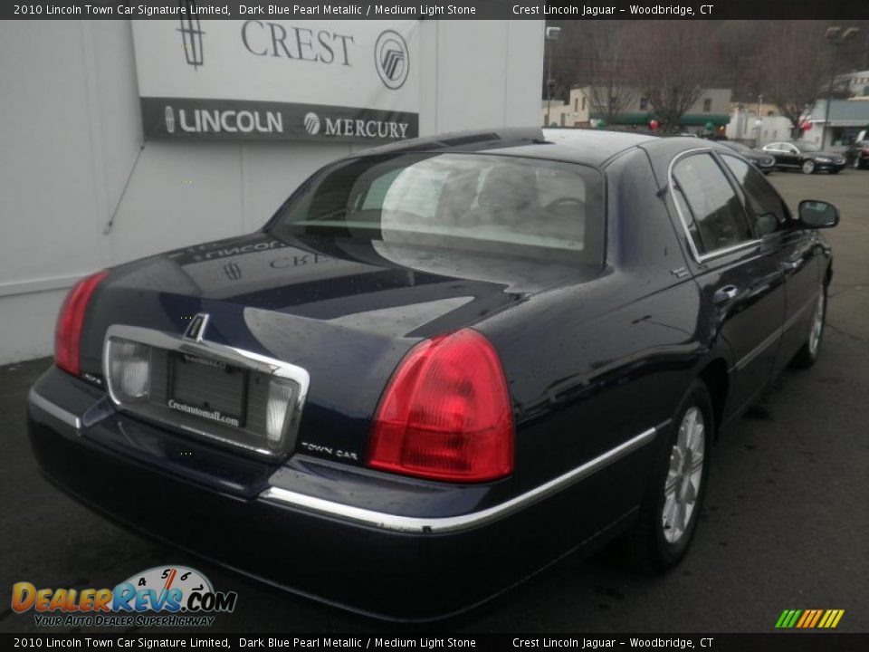 2010 Lincoln Town Car Signature Limited Dark Blue Pearl Metallic / Medium Light Stone Photo #6
