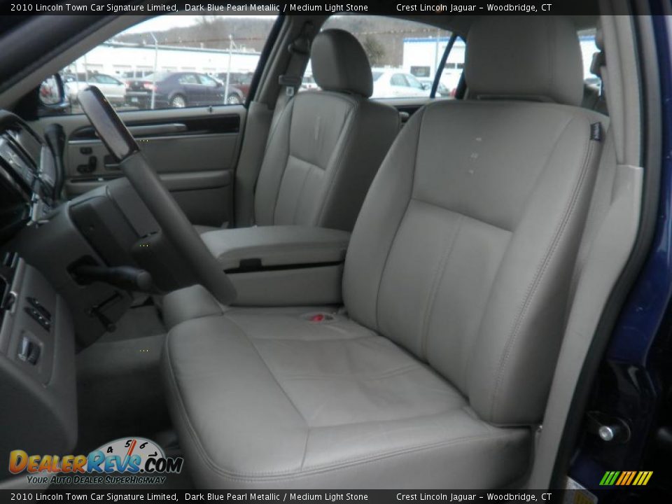 2010 Lincoln Town Car Signature Limited Dark Blue Pearl Metallic / Medium Light Stone Photo #8