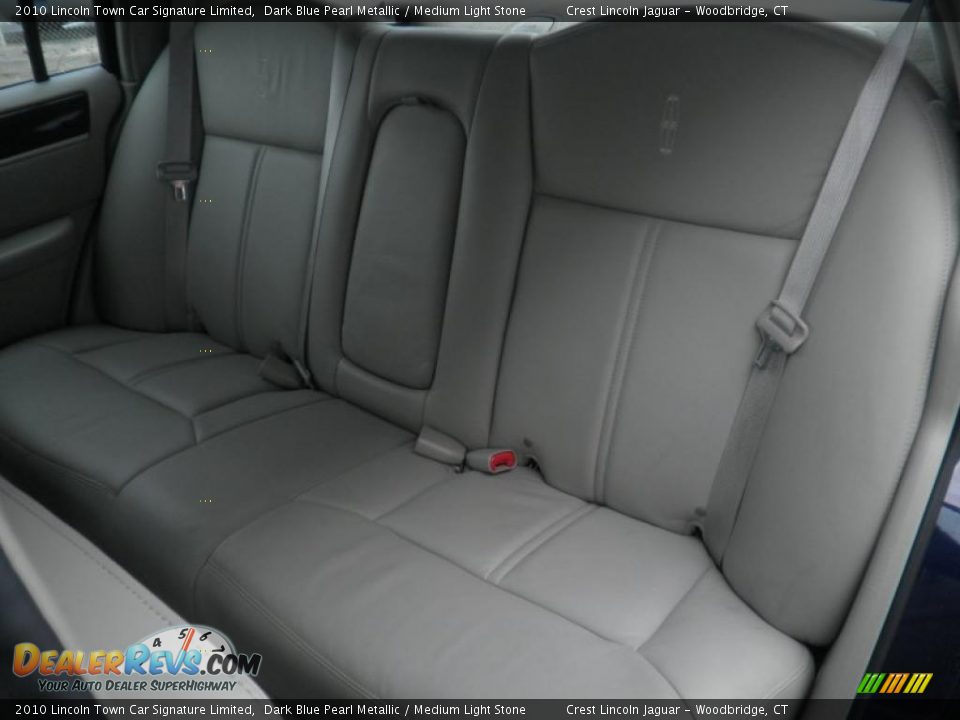 2010 Lincoln Town Car Signature Limited Dark Blue Pearl Metallic / Medium Light Stone Photo #9