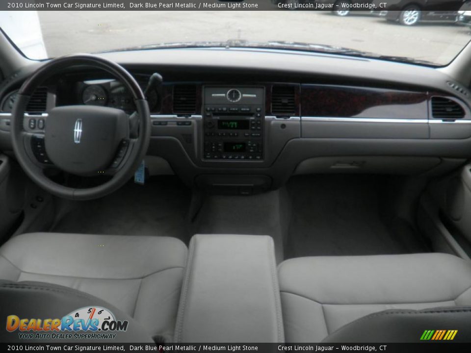 2010 Lincoln Town Car Signature Limited Dark Blue Pearl Metallic / Medium Light Stone Photo #10