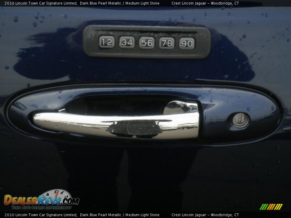 2010 Lincoln Town Car Signature Limited Dark Blue Pearl Metallic / Medium Light Stone Photo #12
