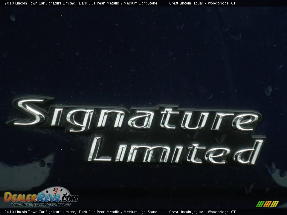 2010 Lincoln Town Car Signature Limited Dark Blue Pearl Metallic / Medium Light Stone Photo #13