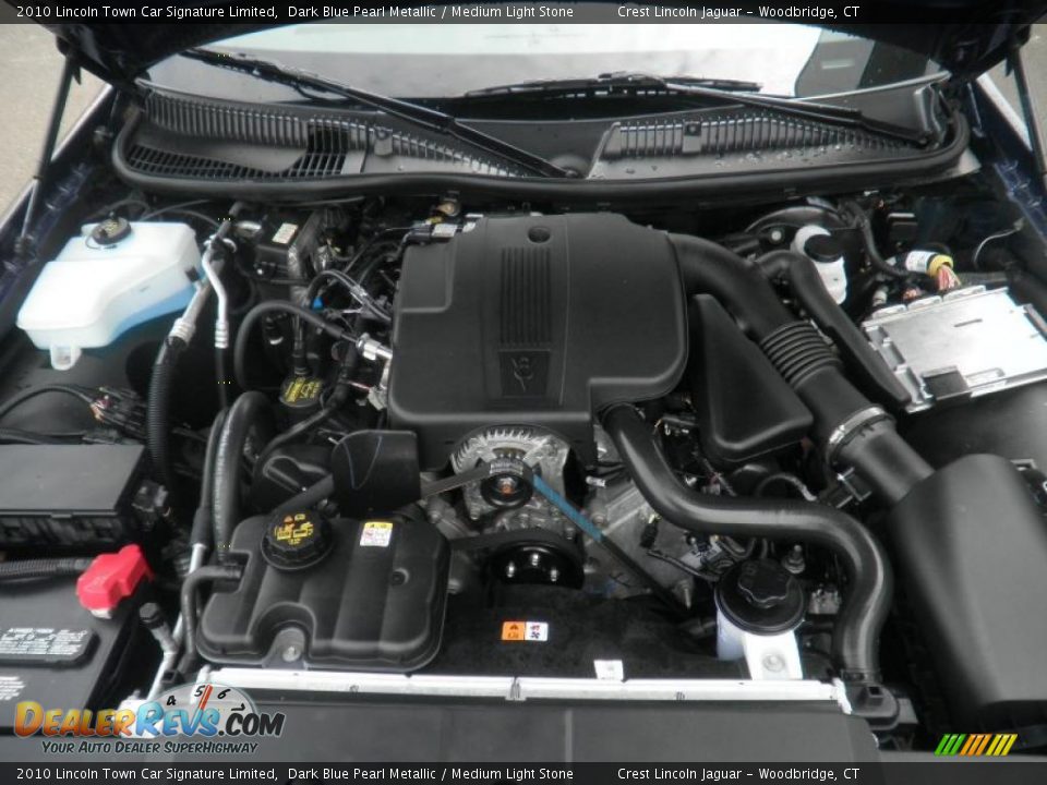 2010 Lincoln Town Car Signature Limited Dark Blue Pearl Metallic / Medium Light Stone Photo #14