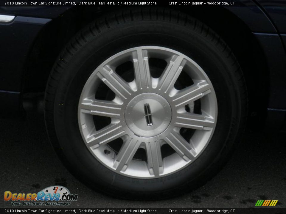2010 Lincoln Town Car Signature Limited Dark Blue Pearl Metallic / Medium Light Stone Photo #16