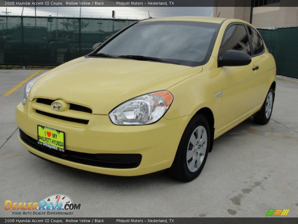 Front 3/4 View of 2008 Hyundai Accent GS Coupe Photo #7