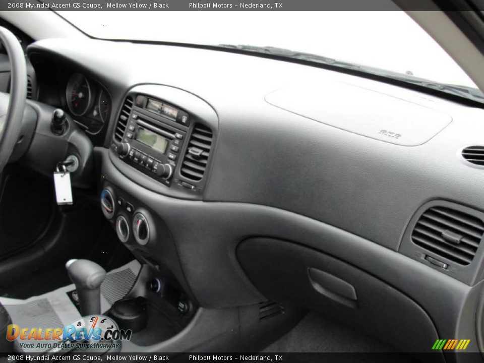 Dashboard of 2008 Hyundai Accent GS Coupe Photo #30