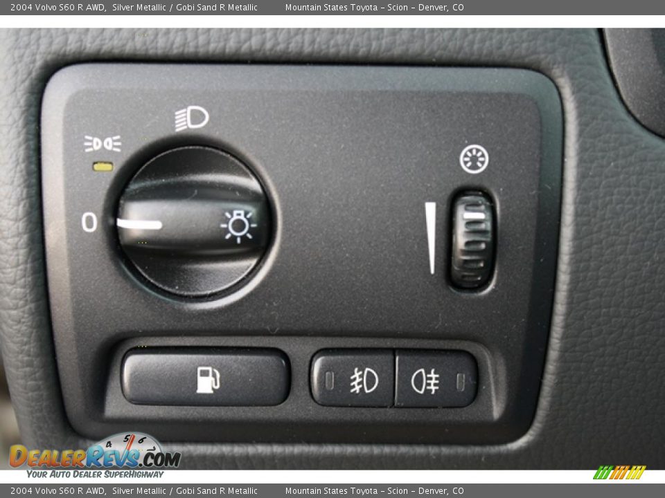 Controls of 2004 Volvo S60 R AWD Photo #24