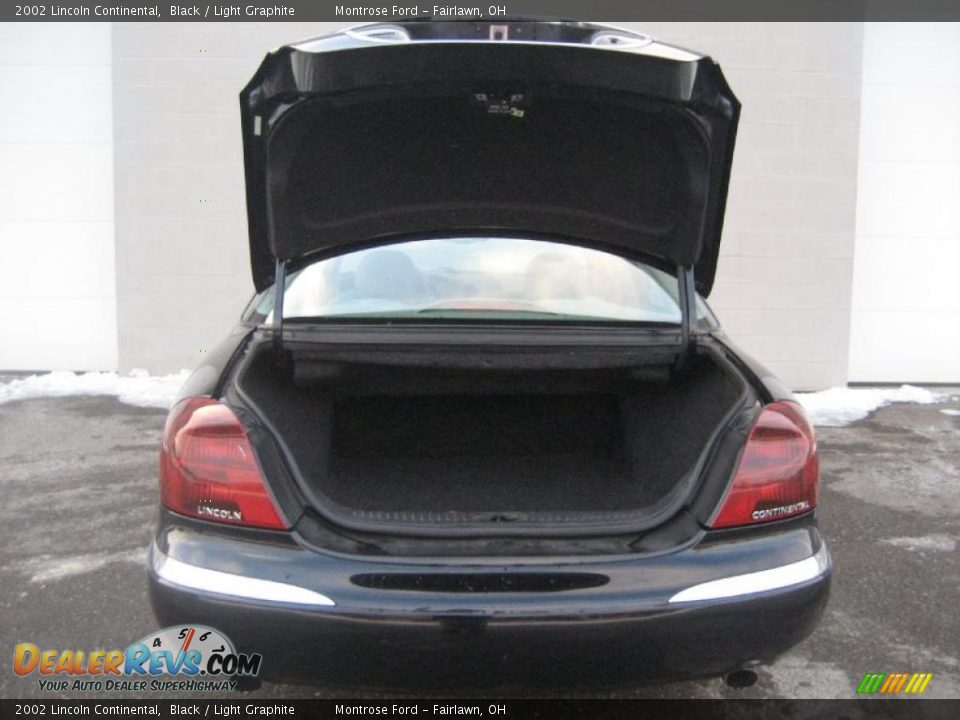 2002 Lincoln Continental  Trunk Photo #9
