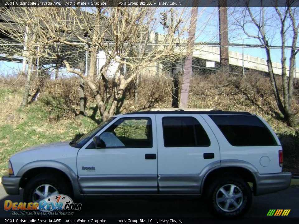 2001 Oldsmobile Bravada AWD Arctic White / Graphite Photo #2