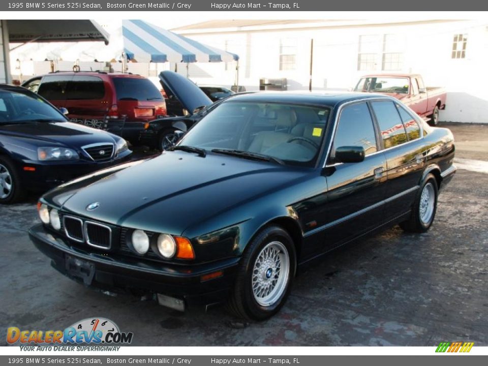 Front 3/4 View of 1995 BMW 5 Series 525i Sedan Photo #3