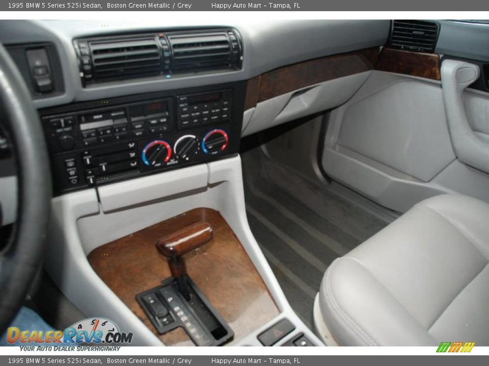 Controls of 1995 BMW 5 Series 525i Sedan Photo #13
