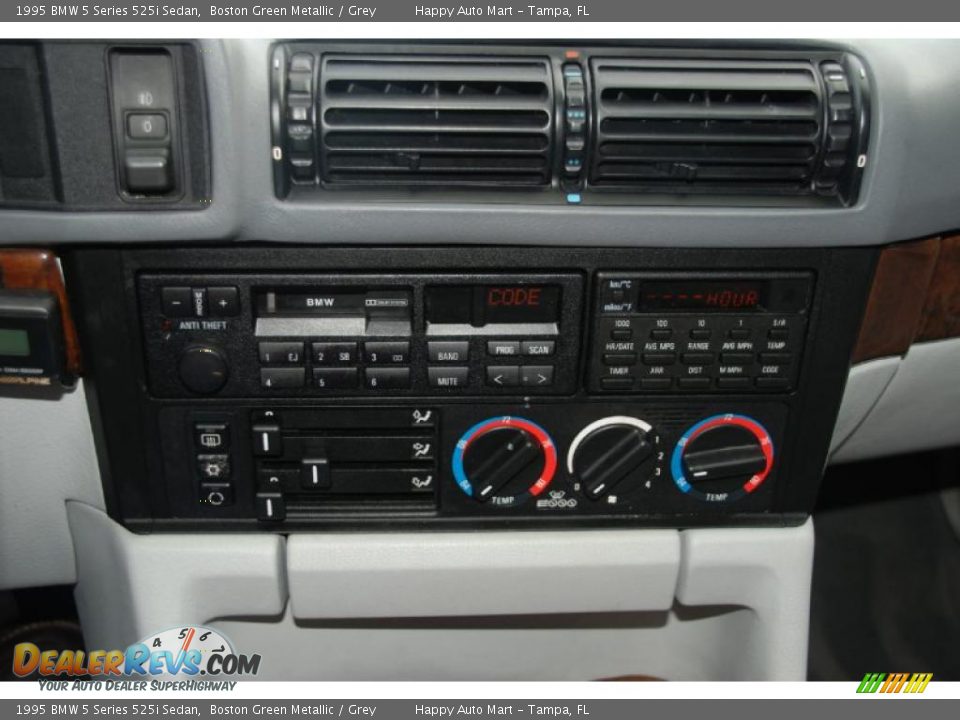 Controls of 1995 BMW 5 Series 525i Sedan Photo #14