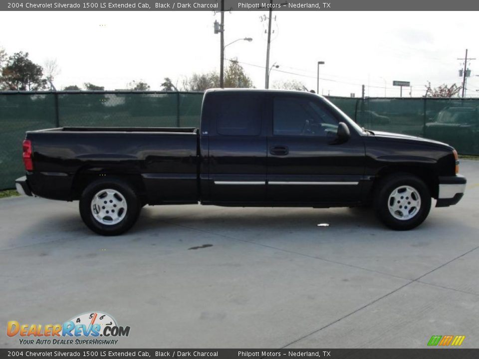 2004 Chevrolet Silverado 1500 LS Extended Cab Black / Dark Charcoal Photo #2
