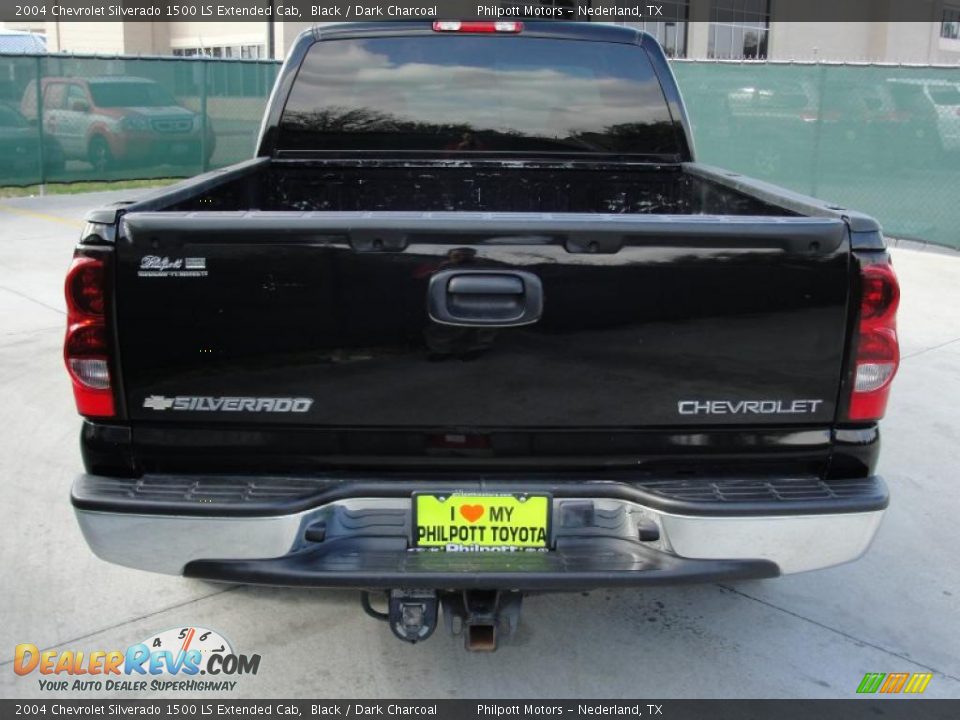 2004 Chevrolet Silverado 1500 LS Extended Cab Black / Dark Charcoal Photo #4