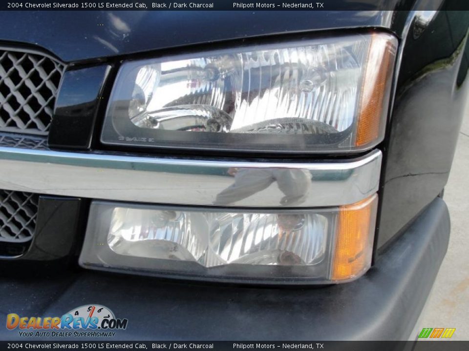 2004 Chevrolet Silverado 1500 LS Extended Cab Black / Dark Charcoal Photo #10