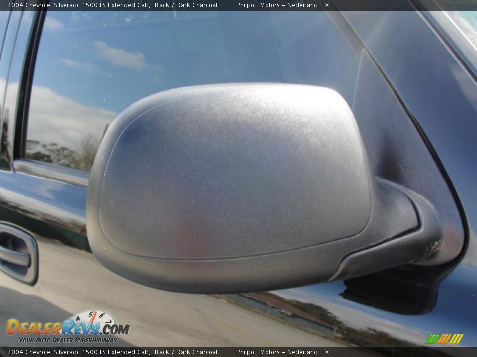 2004 Chevrolet Silverado 1500 LS Extended Cab Black / Dark Charcoal Photo #16