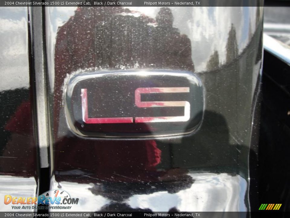 2004 Chevrolet Silverado 1500 LS Extended Cab Black / Dark Charcoal Photo #20