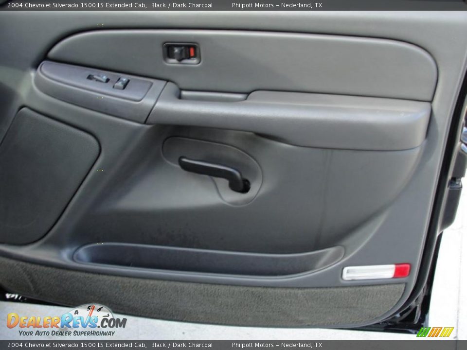 2004 Chevrolet Silverado 1500 LS Extended Cab Black / Dark Charcoal Photo #22