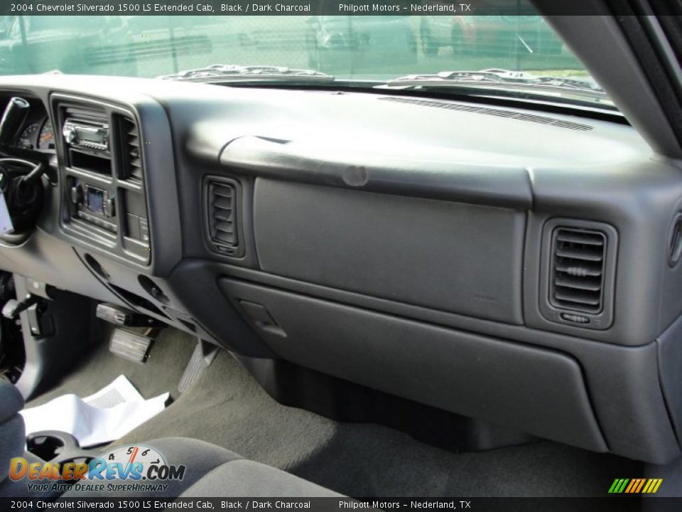 2004 Chevrolet Silverado 1500 LS Extended Cab Black / Dark Charcoal Photo #23