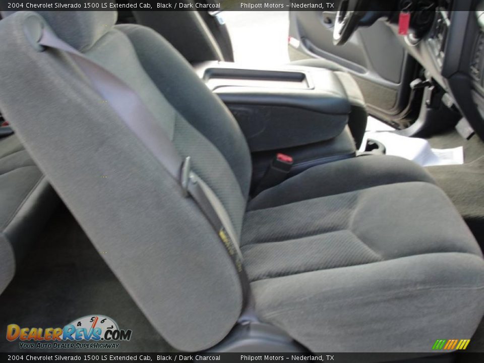 2004 Chevrolet Silverado 1500 LS Extended Cab Black / Dark Charcoal Photo #24