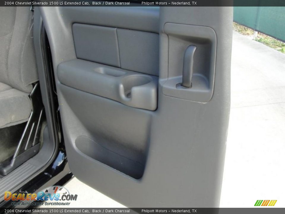2004 Chevrolet Silverado 1500 LS Extended Cab Black / Dark Charcoal Photo #27