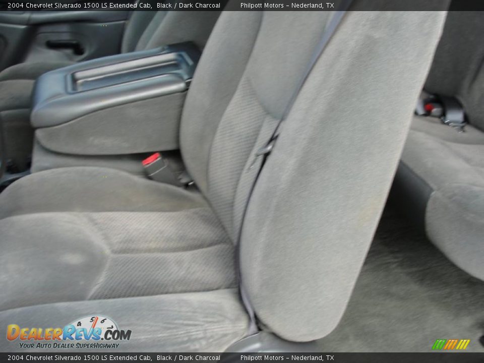 2004 Chevrolet Silverado 1500 LS Extended Cab Black / Dark Charcoal Photo #31
